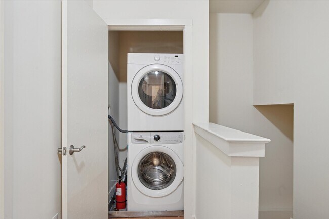 Building Photo - 1511 Master St