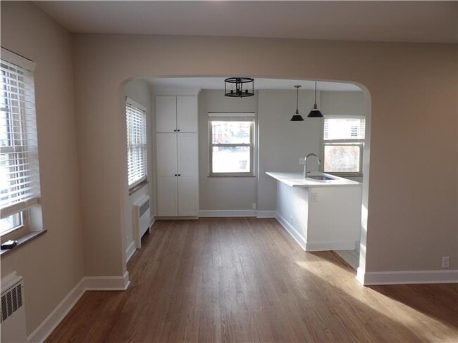 Building Photo - 215 S Ft Thomas Ave