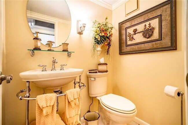 Building Photo - 137 Farnham F