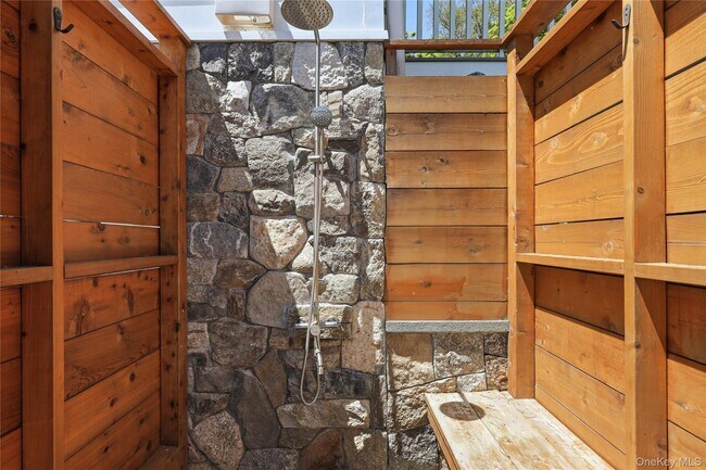 Building Photo - 90 Springhurst Rd