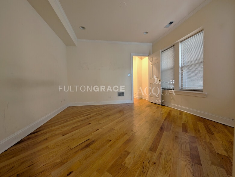 Building Photo - 6937 N Oakley Ave
