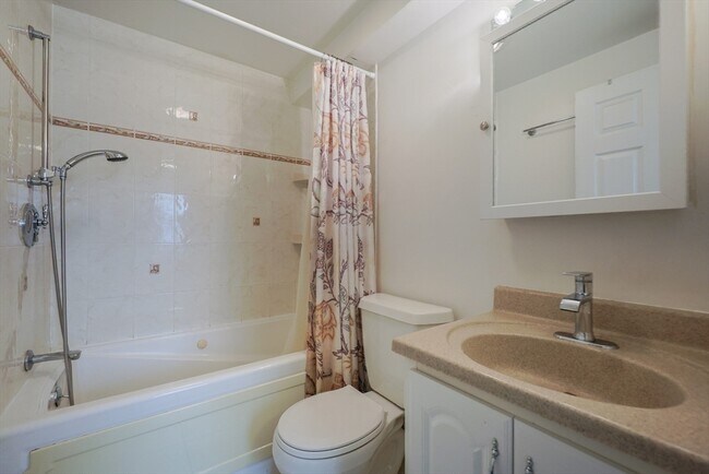 Building Photo - 18 Beacon Pl