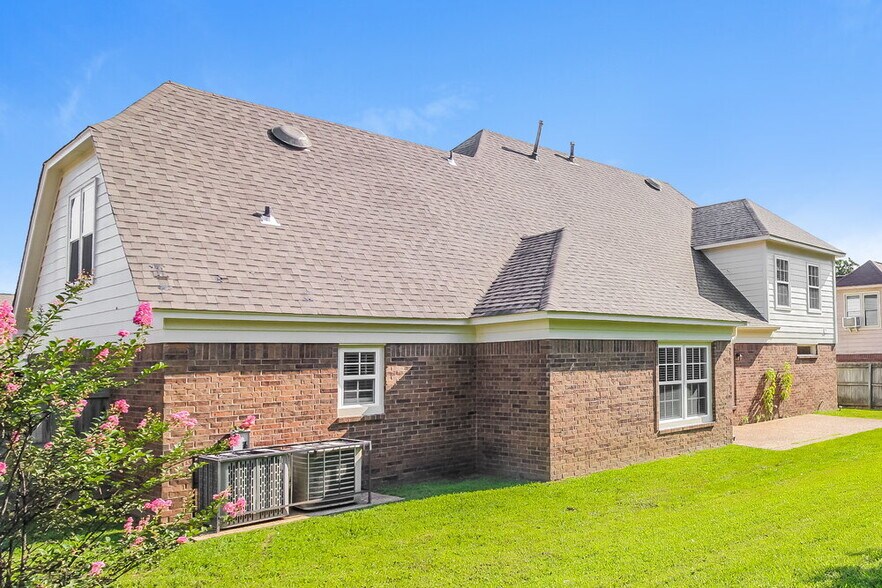 Building Photo - 4351 Zachary St