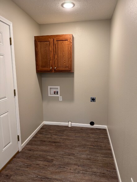 Building Photo - 919-921 W Stewart St