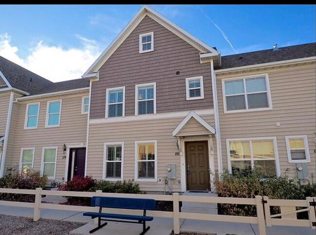 Building Photo - 181 W Carrick Dr