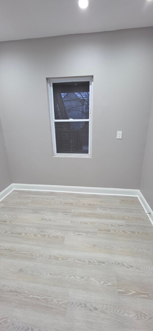 Building Photo - 2461 Shirley Ave