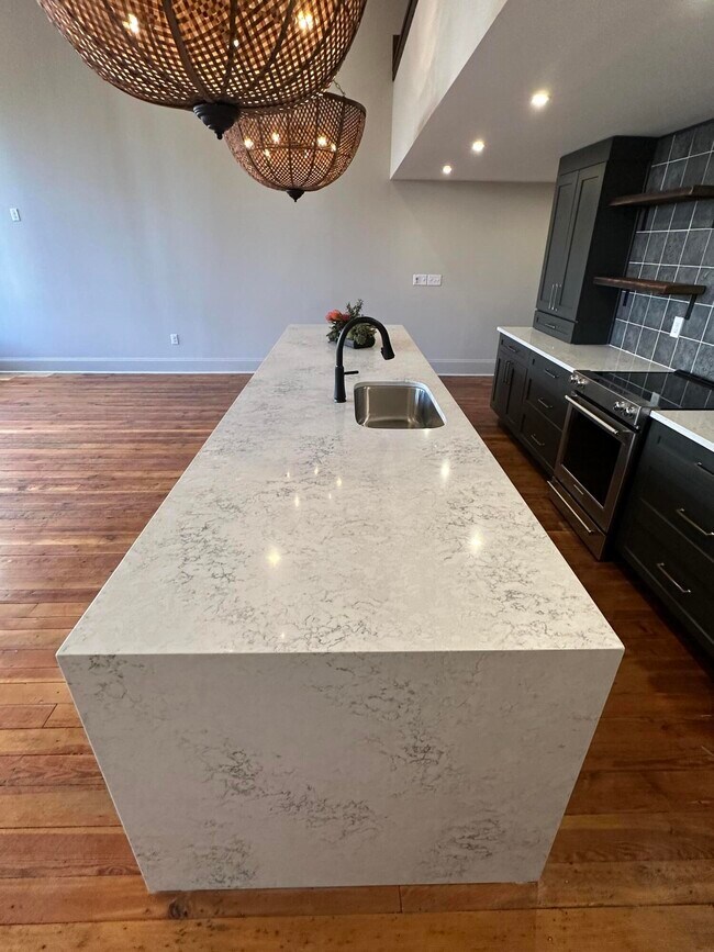 Building Photo - 307 W Main St