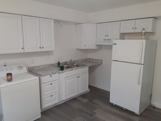 Building Photo - 8851 Plymouth St