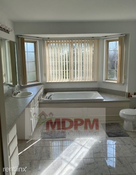 Building Photo - 2 br, 1.5 bath Condo - 8847 Hardwood Dr