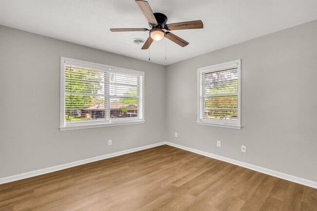 Building Photo - Renovated 3 Bedroom 2 Bath Home for Rent!