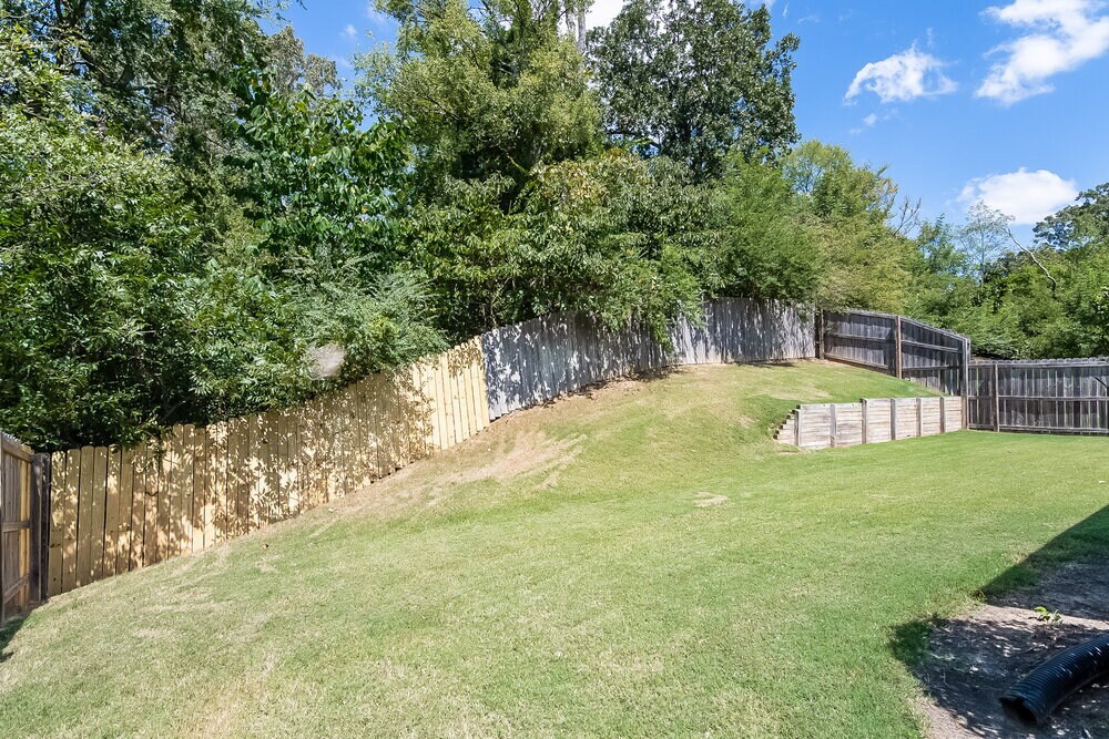 Building Photo - 15 Garden Springs Dr