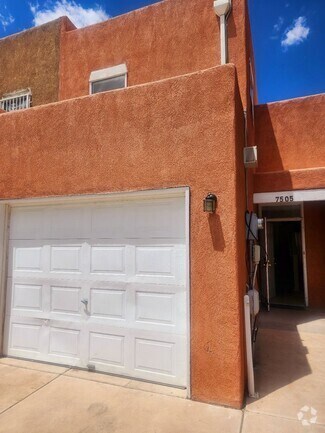 Building Photo - Charming Townhome in Southeast Albuquerque