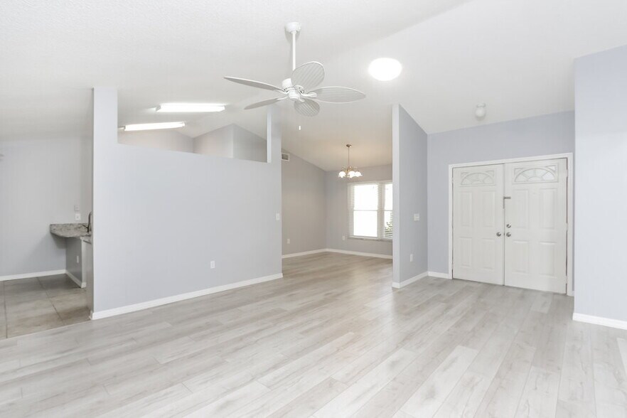 Building Photo - 4710 Glenbrooke Terrace