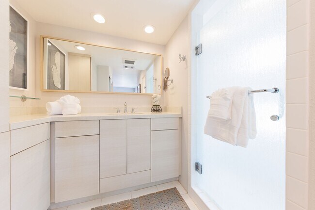 Building Photo - Summer Availability -Steps from La Jolla Shores Beach, Fully Furnished!