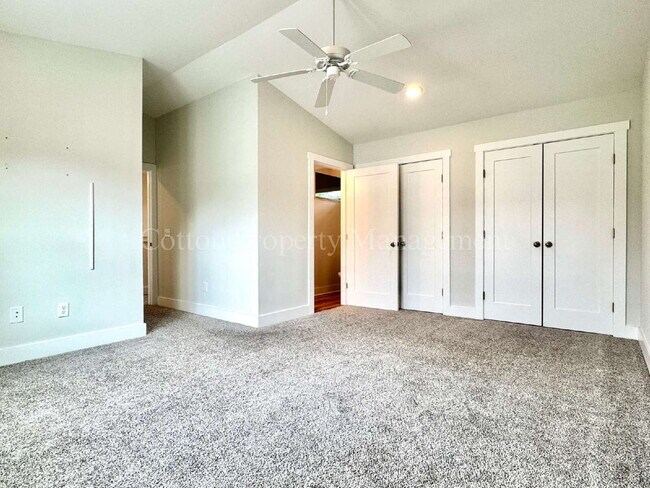 Building Photo - Modern 3BR/2.5BA Townhome | $2,100/mo. | P...