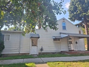 Building Photo - Four bedroom Harper Woods bungalow