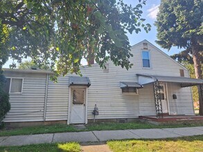 Building Photo - Harper Woods bungalow