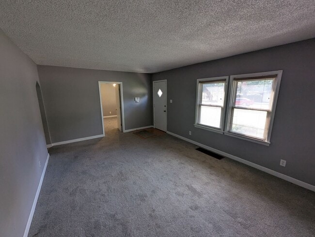 Building Photo - Belle of Bellefontaine - **Half Off Securi...