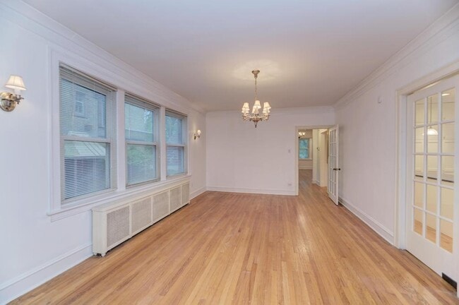 Building Photo - 6833 S Cregier Ave