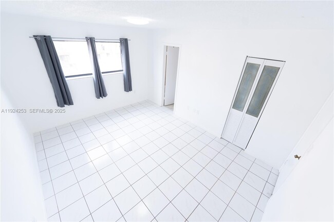 Building Photo - 5300 W 21st Ct