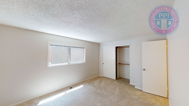 Building Photo - Desirable Tualatin - Central Air! Single L...