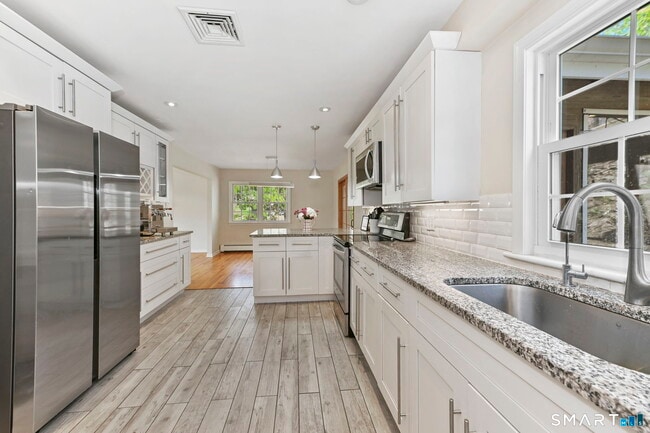 Building Photo - 163 MacGregor Dr