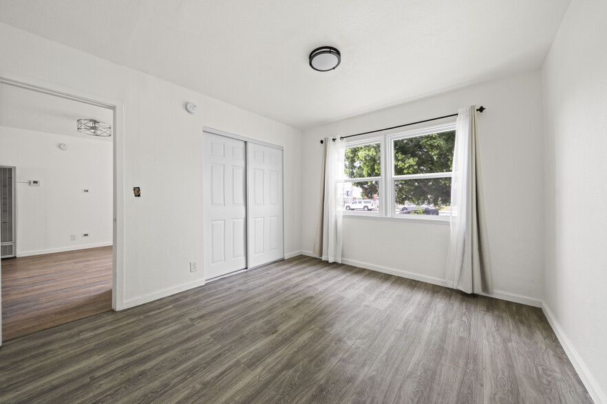 Building Photo - 6940 Woodley Ave