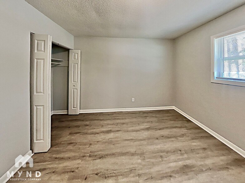 Building Photo - 8989 Leaf Ln