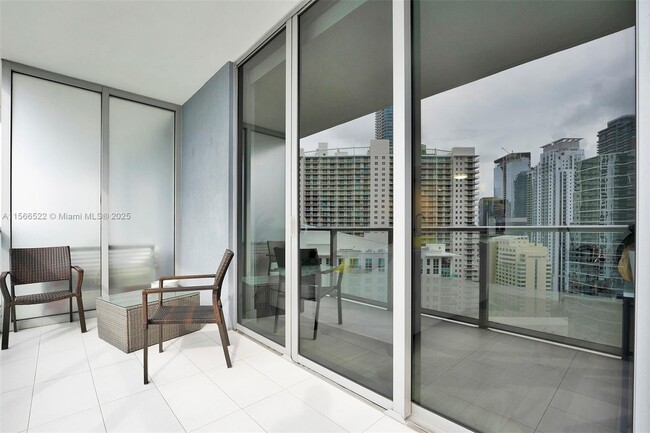 Building Photo - 1300 Brickell Bay Dr