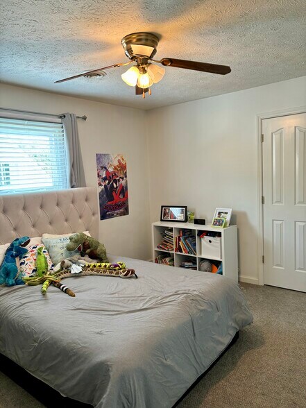 Building Photo - 604 Greenleaf Ave