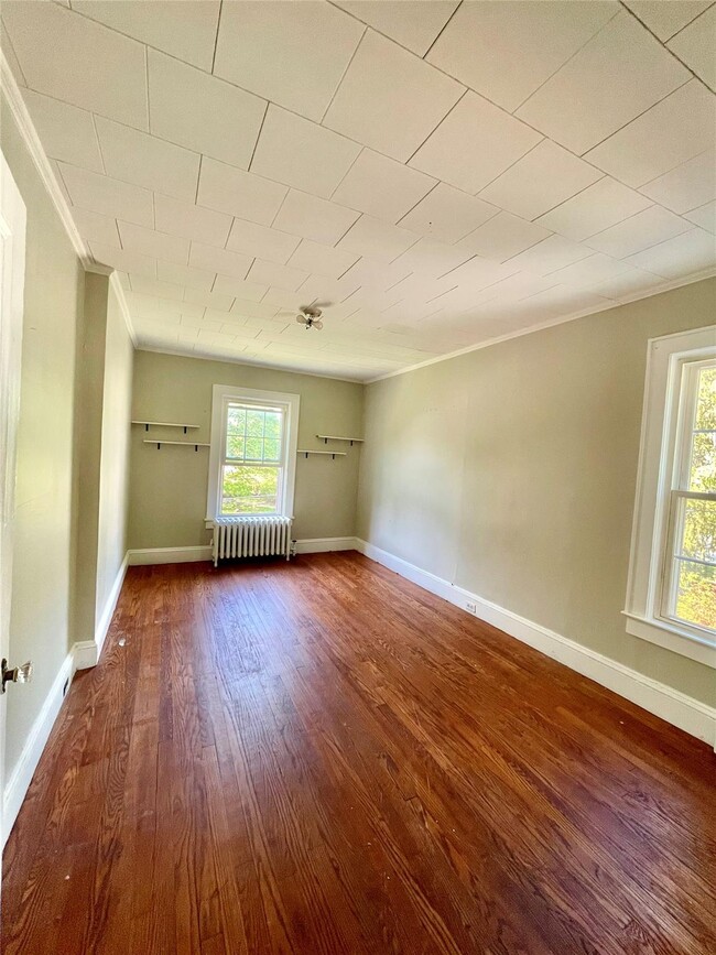 Building Photo - 6 Edgewood Dr