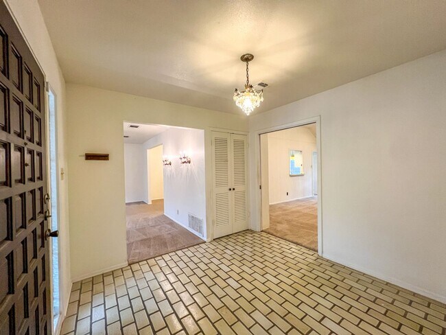 Building Photo - 11103 Whisper Hollow