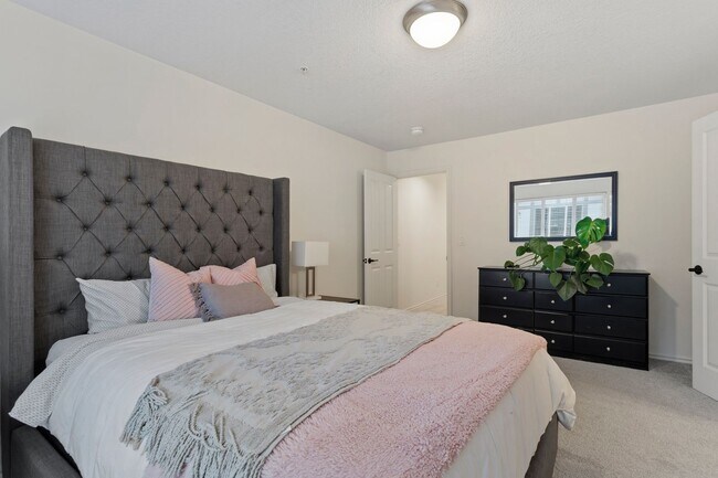 Building Photo - Bethany Beauty! 2 Bed 2.5 Bth + Office Townhome + 2 Car Garage + W/D + Wi-Fi Included