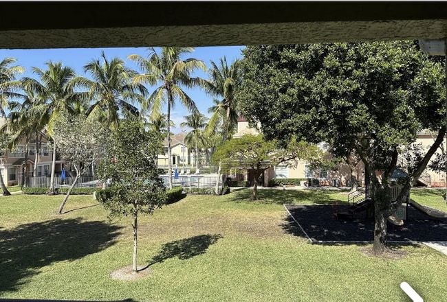 Building Photo - 811 Belmont Ln