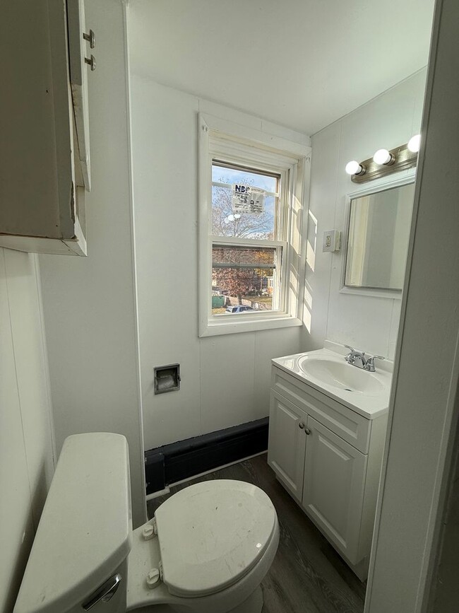 Building Photo - 929 Adeline St