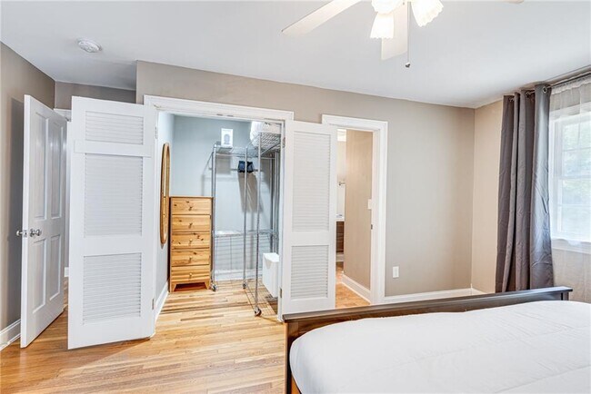 Building Photo - 1973 Desmond Dr