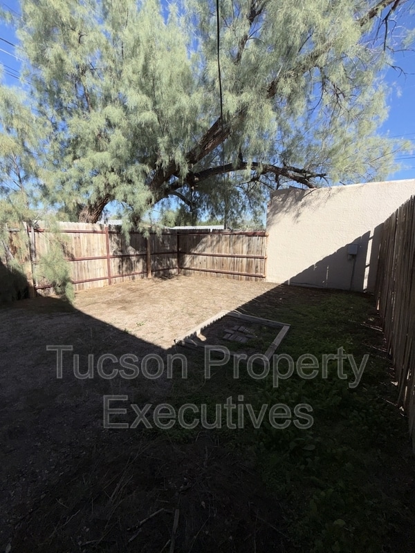 Building Photo - 1222 N Olsen Ave