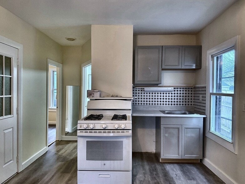 Building Photo - 30 Stanley St