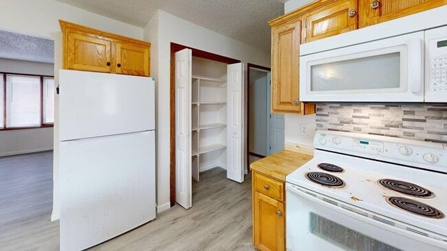 Building Photo - 329 W Indiana Ave