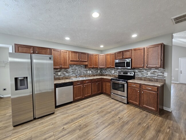 Building Photo - 2676 Delong St