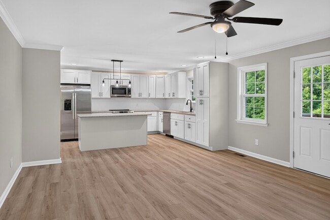 Building Photo - 9512 Heathwood Dr