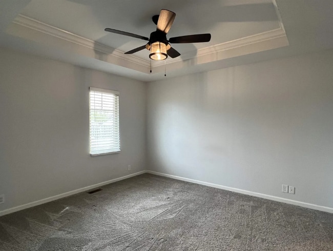 Building Photo - Modern 4-Bed Duplex | 2 Car Garage & Finis...