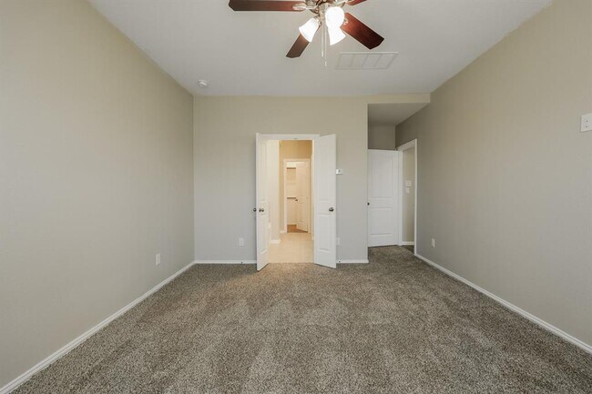 Building Photo - 29884 Dovetail Blf Ln
