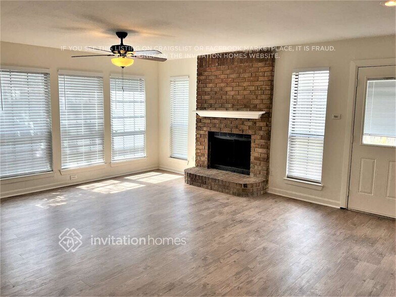 Building Photo - 1803 Shoreline Dr