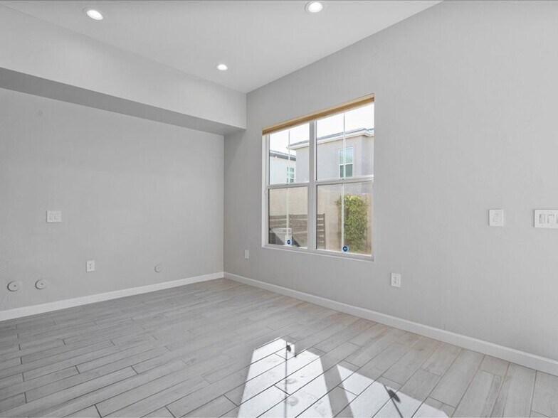 Spare Bedroom 1 - 5053 E Anderson Dr