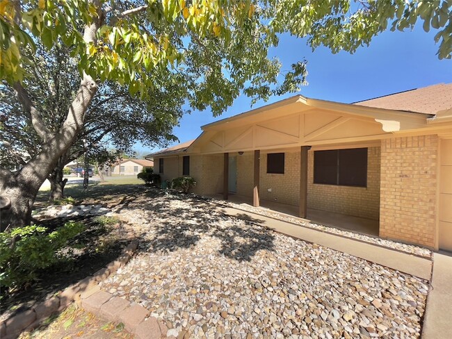 Building Photo - 706 Heritage Trail