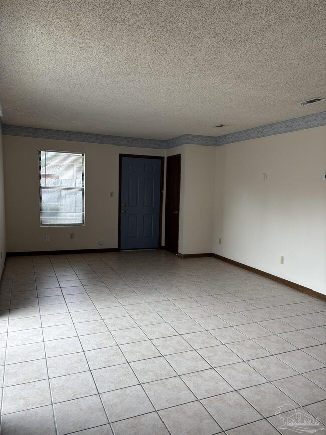 Building Photo - 3262 Maplewood Dr