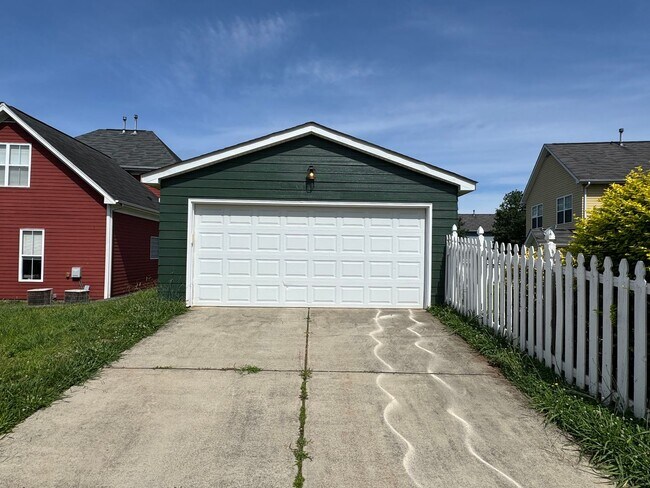 Building Photo - 13743 Carleen Way Dr