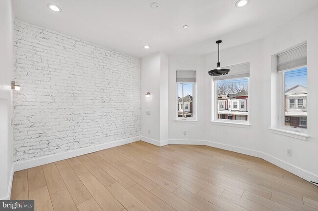 Building Photo - 633 N 64th St