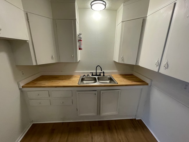 Building Photo - 319 Queen Margaret Ln